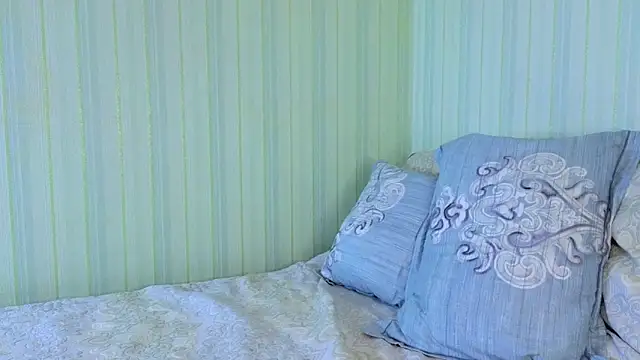 Snapshot of _Lily_ chatting on 02-04-25, 08:13 Lily online show from 02-04-25, 08:13