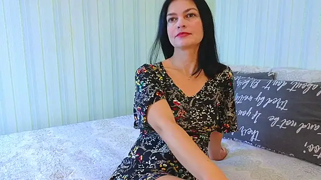 Snapshot of _Lily_ chatting on 11-05-25, 06:16 Lily online show from 11-05-25, 06:16