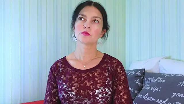 Snapshot of _Lily_ chatting on 01-07-25, 10:33 Lily online show from 01-07-25, 10:33