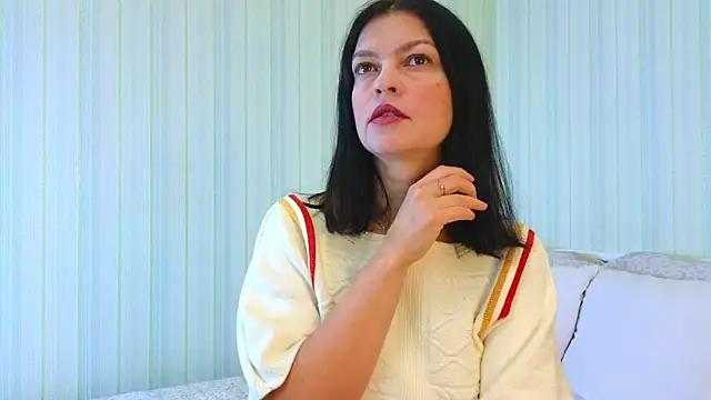 Snapshot of _Lily_ chatting on 11-20-25, 07:31 Lily online show from 11-20-25, 07:31