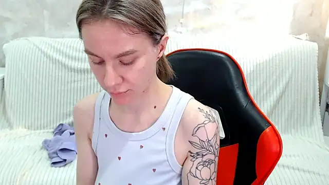 Snapshot of Mila_Jon chatting on 10-09-25, 05:52 Mila Jon online show from 10-09-25, 05:52