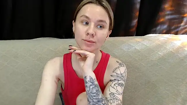 Snapshot of Mila_Jon chatting on 11-24-25, 04:12 Mila Jon online show from 11-24-25, 04:12