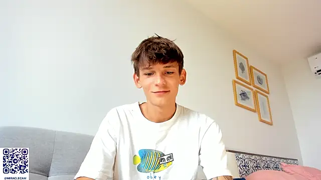 Snapshot of MiracleCam chatting on 01-06-26, 02:37 MiracleCam online show from 01-06-26, 02:37