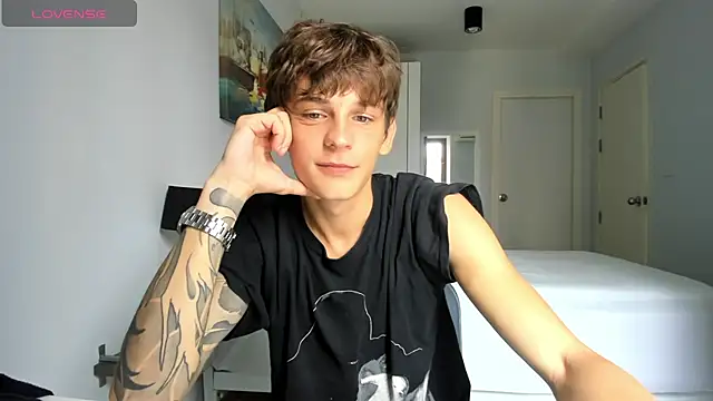 Snapshot of MiracleCam chatting on 11-03-25, 03:45 MiracleCam online show from 11-03-25, 03:45