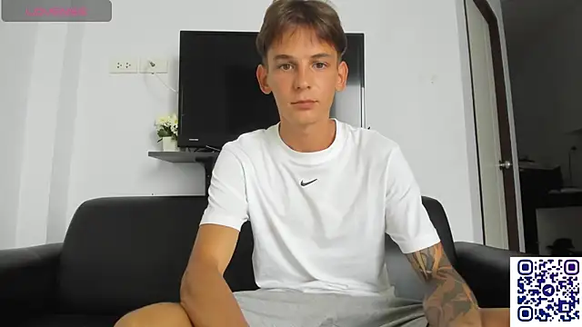 Snapshot of MiracleCam chatting on 02-08-26, 08:23 MiracleCam online show from 02-08-26, 08:23