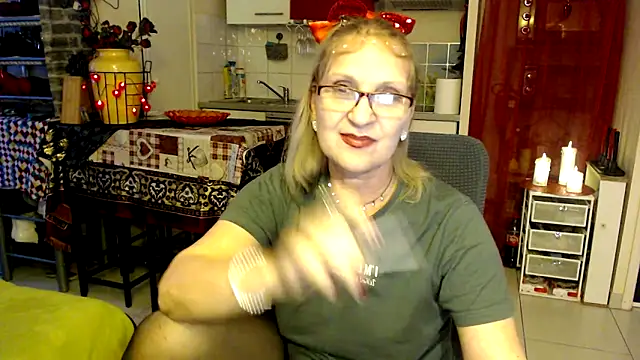 Snapshot of Ala-N-Dala chatting on 02-10-26, 02:05 Ala-N-Dala online show from 02-10-26, 02:05