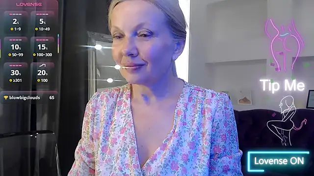 Snapshot of Abby_Moore_ chatting on 07-14-26, 10:21 Abby Moore online show from 07-14-26, 10:21