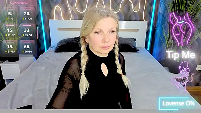 Snapshot of Abby_Moore_ chatting on 04-25-26, 01:41 Abby Moore online show from 04-25-26, 01:41