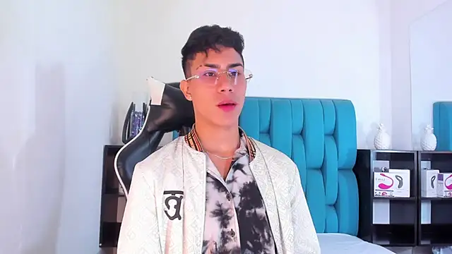 Snapshot of AlanNaughty chatting on 03-14-25, 07:55 AlanNaughty online show from 03-14-25, 07:55