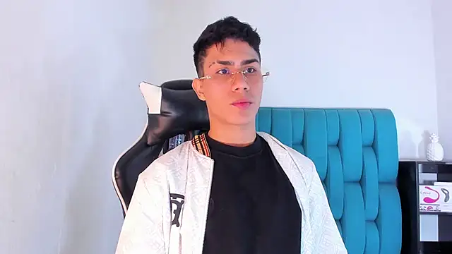 Snapshot of AlanNaughty chatting on 03-03-25, 08:32 AlanNaughty online show from 03-03-25, 08:32