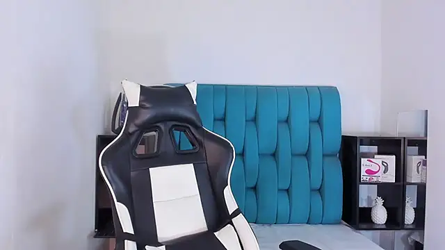 Snapshot of AlanNaughty chatting on 02-15-25, 08:56 AlanNaughty online show from 02-15-25, 08:56