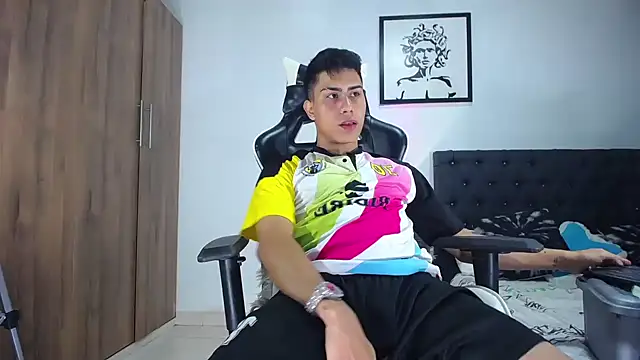 Snapshot of AlanNaughty chatting on 10-07-25, 10:00 AlanNaughty online show from 10-07-25, 10:00