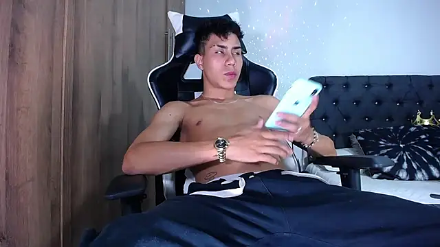 Snapshot of AlanNaughty chatting on 03-15-25, 12:04 AlanNaughty online show from 03-15-25, 12:04