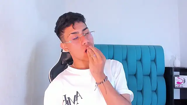 Snapshot of AlanNaughty chatting on 02-27-25, 08:53 AlanNaughty online show from 02-27-25, 08:53