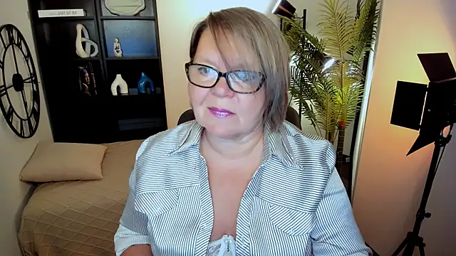Shannonshine online show from 07-17-26, 01:19