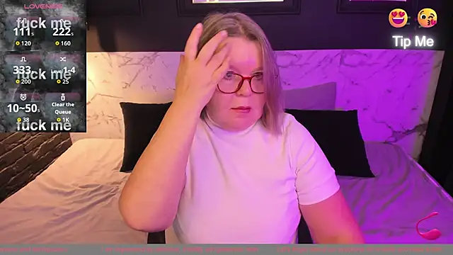 Shannonshine online show from 10-31-25, 01:19