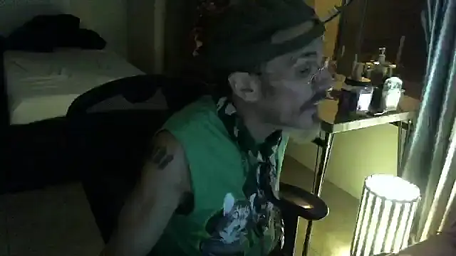 Snapshot of mycock2474u chatting on 10-15-25, 12:13 mycock2474u online show from 10-15-25, 12:13