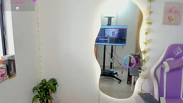 Snapshot of sofia_gold_ chatting on 09-26-25, 03:41 sofia gold online show from 09-26-25, 03:41