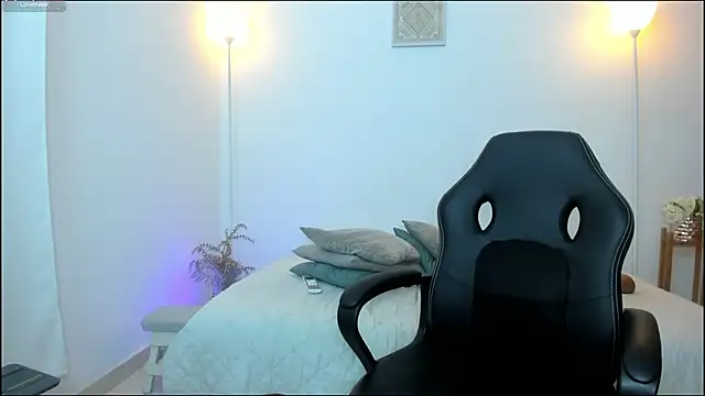 alejandrarosse   online show from 10-23-25, 08:51