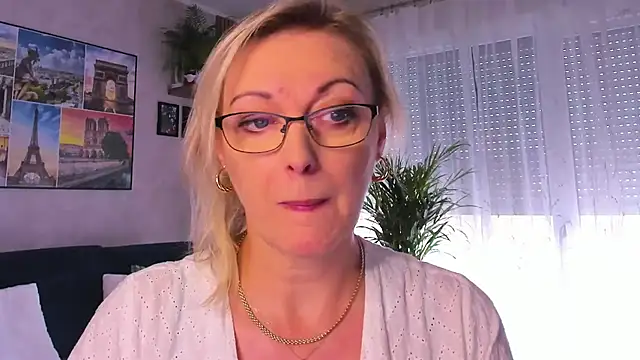 vanessa chat online show from 10-21-25, 01:21