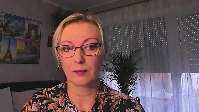 vanessa chat online show from 10-17-25, 06:28