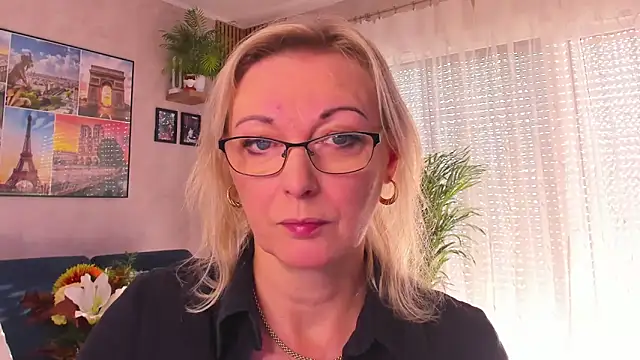 vanessa chat online show from 10-31-25, 07:16