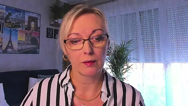 vanessa chat online show from 10-20-25, 01:33