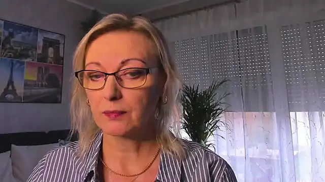 vanessa chat online show from 10-16-25, 01:30