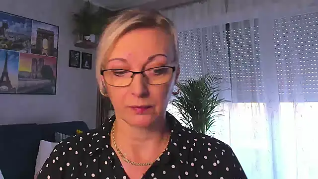 vanessa chat online show from 10-29-25, 02:27