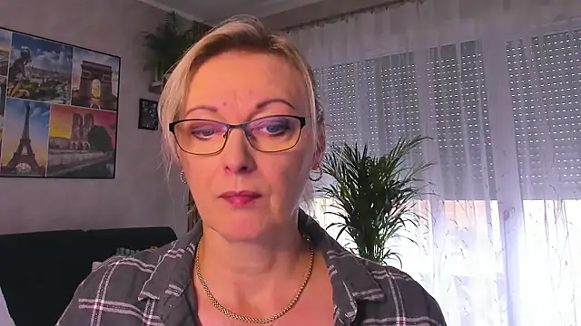 vanessa chat online show from 10-23-25, 01:21