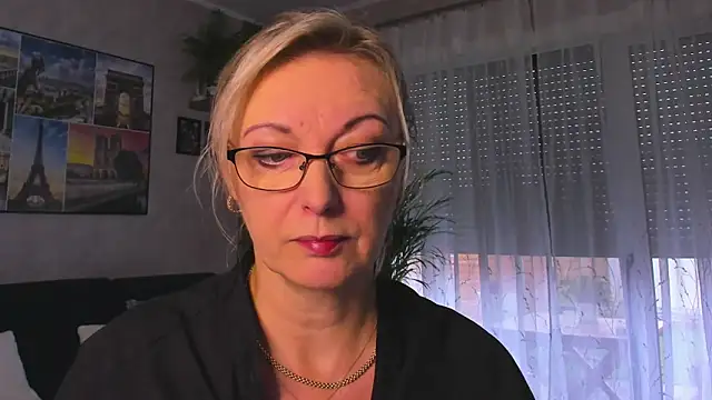 vanessa chat online show from 10-24-25, 06:23