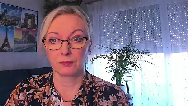 vanessa chat online show from 04-21-26, 04:13