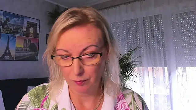 vanessa chat online show from 10-22-25, 01:21