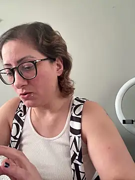 Snapshot of bisexyelizz chatting on 03-23-25, 06:58 bisexyelizz online show from 03-23-25, 06:58