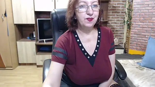 EvelyneFlirtyMilf online show from 03-18-25, 05:45