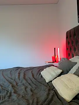 EllaMae online show from 10-12-25, 02:18