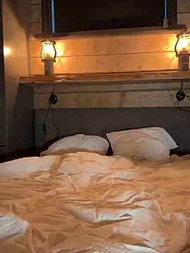 EllaMae online show from 10-27-25, 01:45