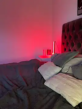 EllaMae online show from 11-11-25, 02:12