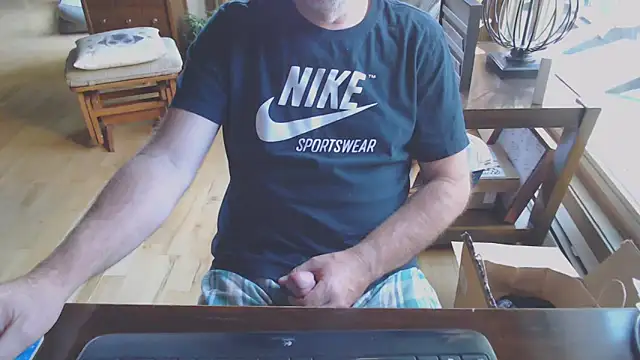 Snapshot of kevin_rules chatting on 10-06-25, 01:34 kevin rules online show from 10-06-25, 01:34