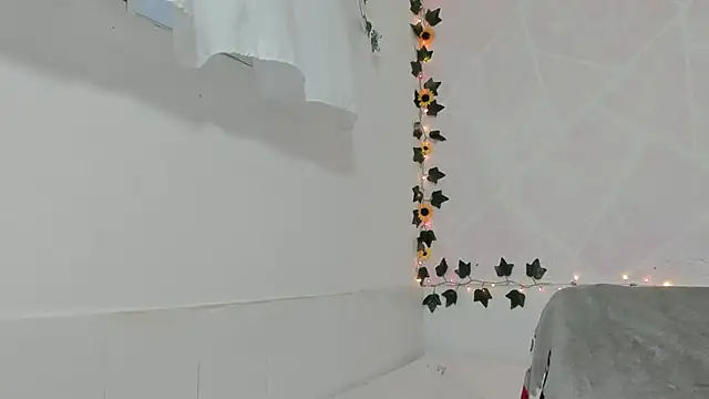 paola ih online show from 10-27-25, 01:12