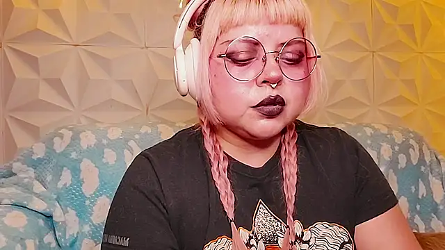 Satyn doll online show from 05-15-26, 10:52