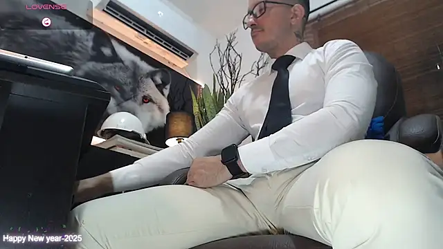 Snapshot of randyluke chatting on 02-25-25, 07:27 randyluke online show from 02-25-25, 07:27