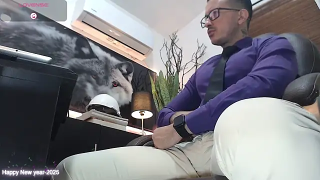 Snapshot of randyluke chatting on 02-21-25, 09:02 randyluke online show from 02-21-25, 09:02