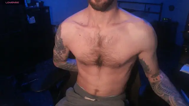 Snapshot of SexxxyLouis chatting on 10-29-25, 07:51 SexxxyLouis online show from 10-29-25, 07:51