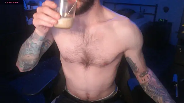 Snapshot of SexxxyLouis chatting on 10-16-25, 07:33 SexxxyLouis online show from 10-16-25, 07:33