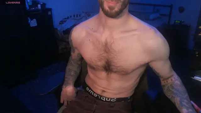 Snapshot of SexxxyLouis chatting on 10-24-25, 08:35 SexxxyLouis online show from 10-24-25, 08:35