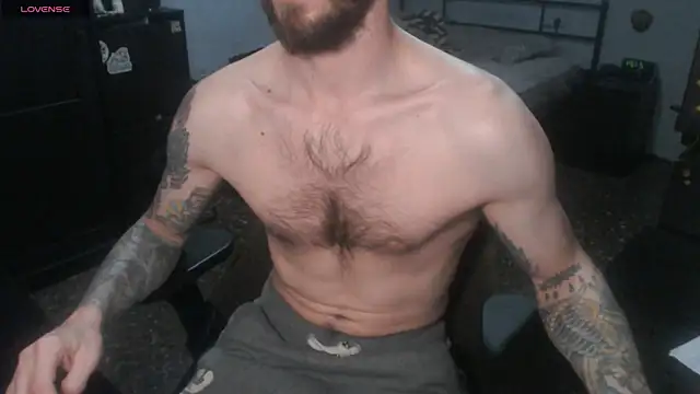 Snapshot of SexxxyLouis chatting on 12-17-25, 08:36 SexxxyLouis online show from 12-17-25, 08:36