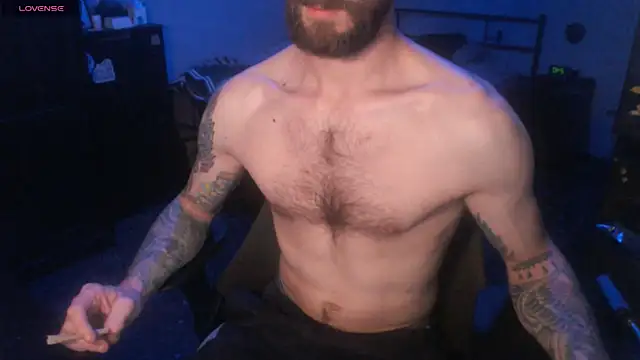 Snapshot of SexxxyLouis chatting on 10-19-25, 08:11 SexxxyLouis online show from 10-19-25, 08:11