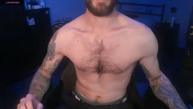 Snapshot of SexxxyLouis chatting on 10-18-25, 01:24 SexxxyLouis online show from 10-18-25, 01:24