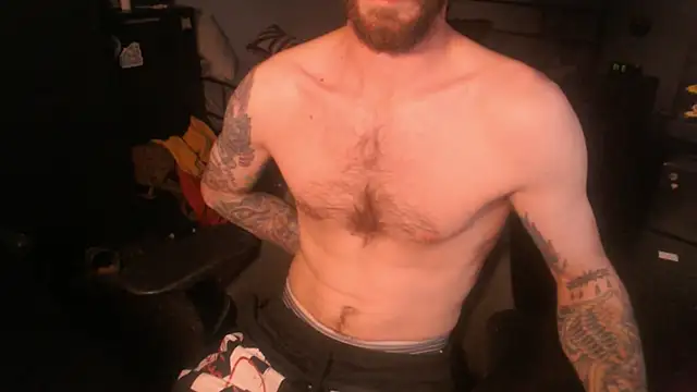 Snapshot of SexxxyLouis chatting on 09-19-25, 02:10 SexxxyLouis online show from 09-19-25, 02:10